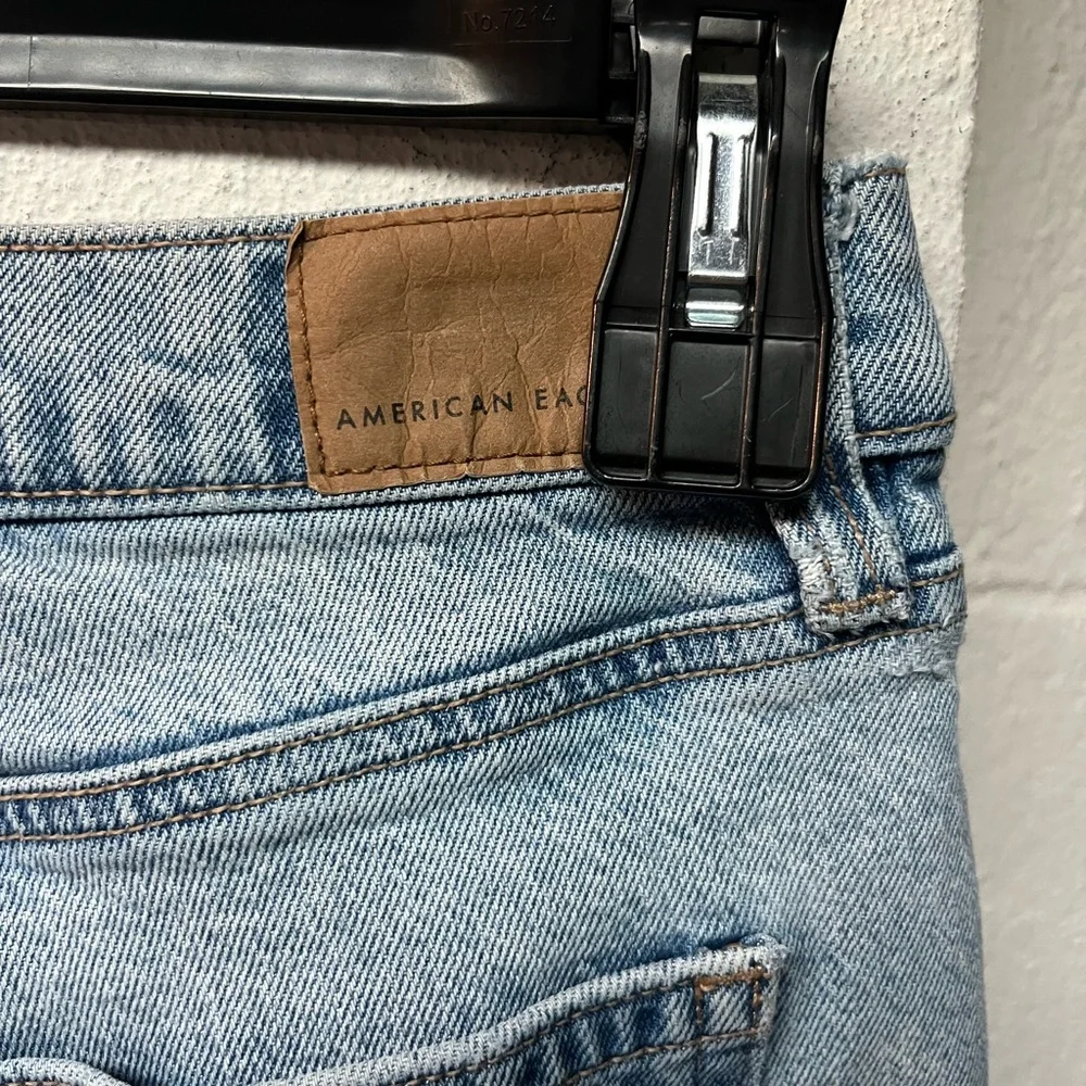 American Eagle Outfitters Light Blue Distressed Ankle Jeans - Picture 5 of 7